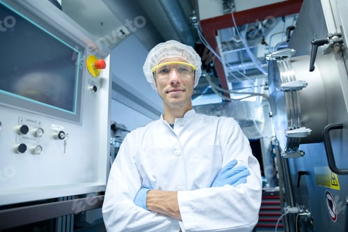 Preview: Portrait of male scientist with arms crossed in lab cleanroom