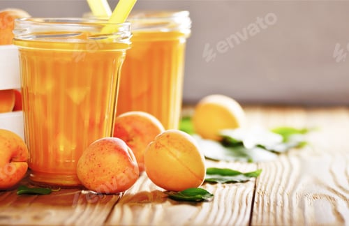 Preview: Apricot smoothie in mason jar on wooden table
