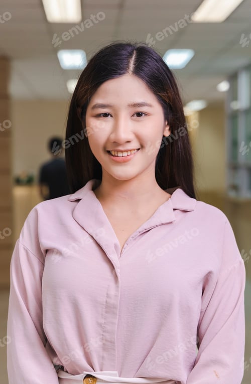 Preview: portrait of an Asian woman smiling. Vertical
