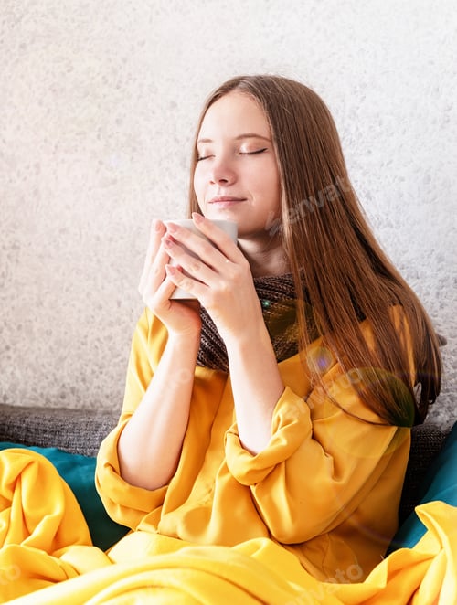 Preview: young woman drinking coffee