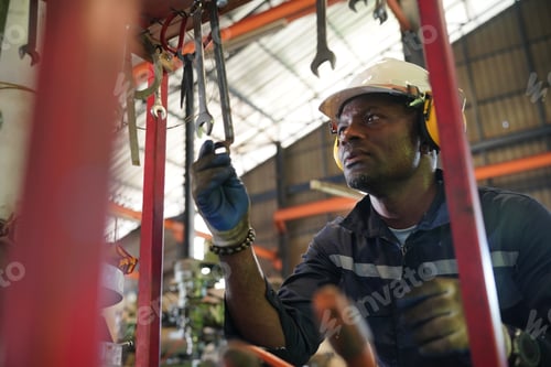 Preview: Professional heavy industry worker at factory(Multiple values)