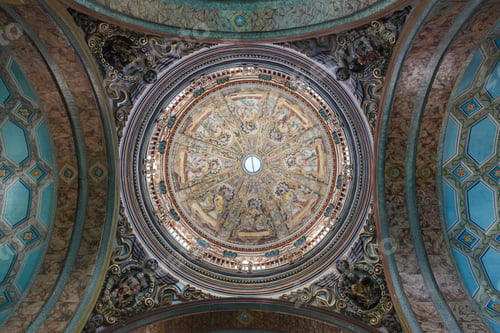 Preview: Low angle of the dome with frescoes on top of Catedral Metropolitana of Quito