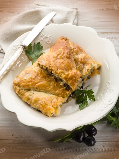 Preview: strudel stuffed with tuna and black olives