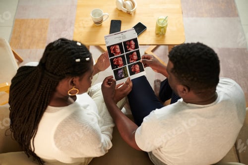 Preview: Parents Looking at Ultrasound Image