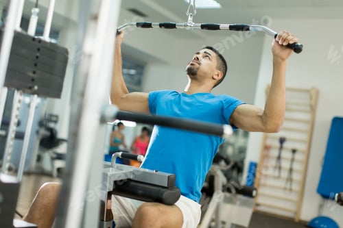 Preview: Young man training in the gym