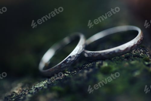 Preview: Macro shot of wedding rings