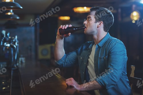 Preview: Man in pub