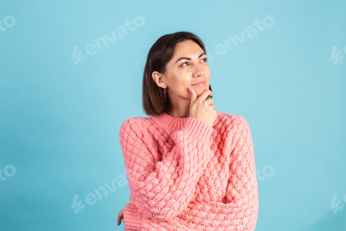 Preview: Young brunette woman on background