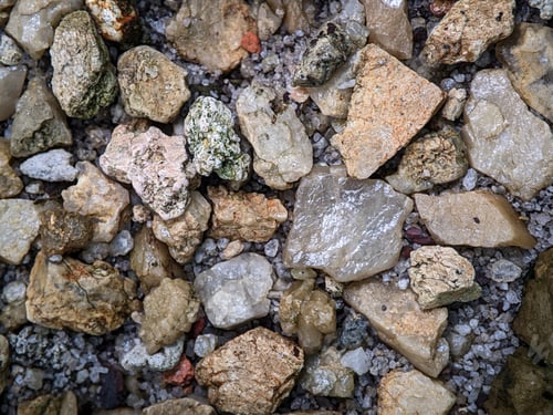 Preview: Closeup of stones that have different sizes and colors on the ground.