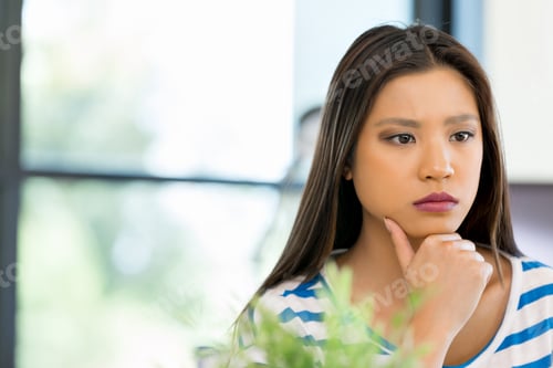 Preview: Young woman in office