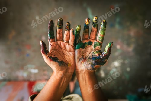 Preview: Hands covered in paint