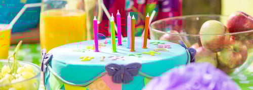 Preview: Birthday cake on the table