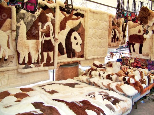 Preview: Local market in Ecuador selling furs and handicrafts