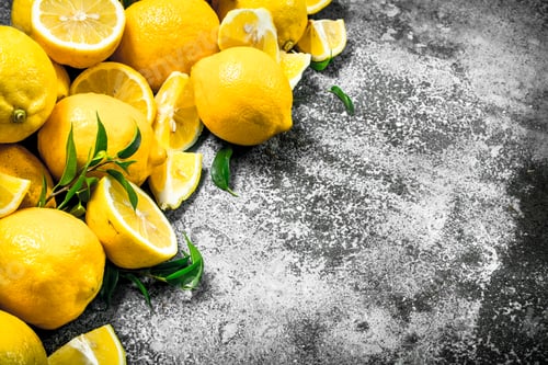 Preview: Fresh lemons with leaves.
