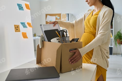 Preview: Pregnant businesswoman packing her things in box