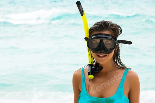 Preview: Woman in the sea during snorkeling in blue water