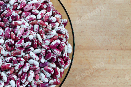 Preview: Bean with red and white dots in a glass plate