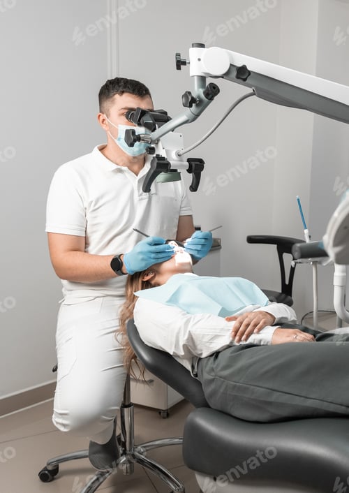 Preview: A dentist uses a microscope to treat a patient's teeth accurately and professionally. Dental