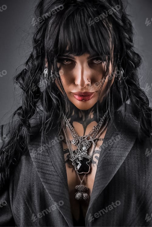 Preview: Beautiful Portrait of Young & Elegant Woman Posing