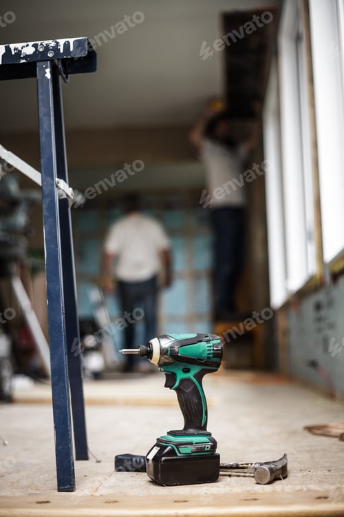 Preview: Battery Drill on the Floor