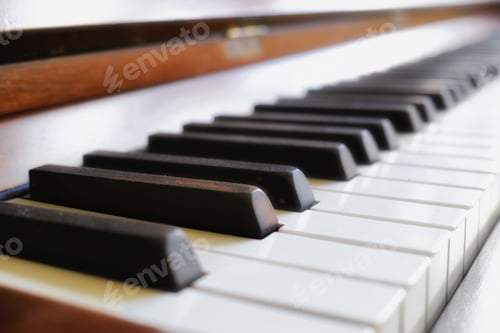 Preview: Black and white piano keys