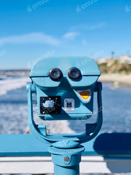 Preview: Blue viewfinder on pier with ocean in background