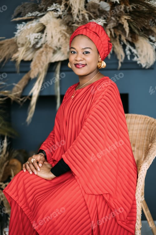 Preview: Portrait of gorgeous afro american woman with fashion makeup and jewerly, wearing ethnic red dress