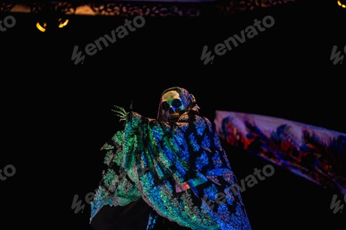 Preview: Day of the Dead festival in Los Angeles featuring vibrant costumes. Dia de los Muertos