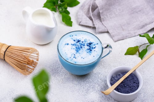 Preview: Blue matcha latte with milk