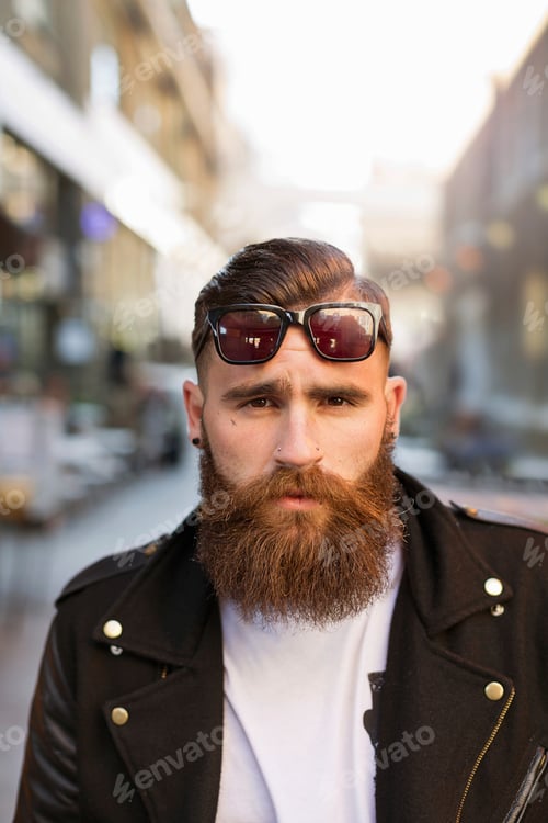 Preview: Portrait of bearded young man with sunglasses