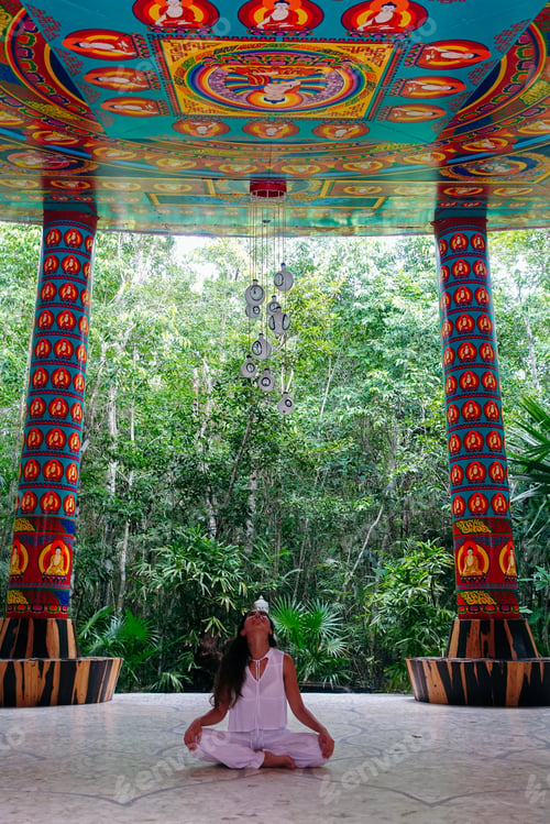 Preview: Girl posing in a Buddhist sanctuary