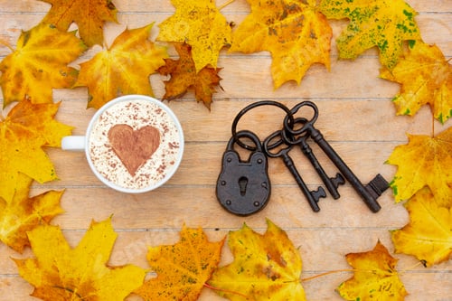Preview: cup of coffee with a heart of cinnamon and keys with lock