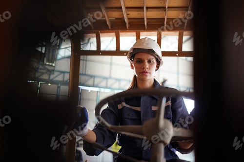 Preview: Worker in metal industry
