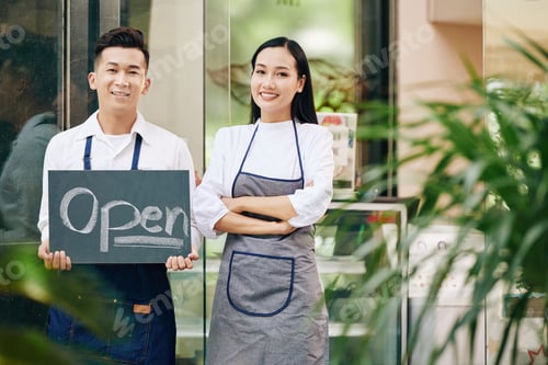 Preview: Waiters opening cafe