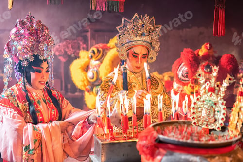 Preview: Chinese opera actor Light candle pray to god for prosperity on the occasion of the Chinese New Year