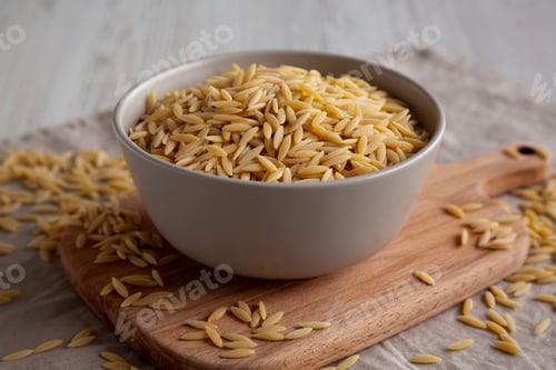 Preview: Organic Dried Orzo Pasta in a Bowl, side view.