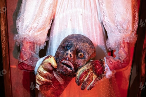 Preview: Spooky Halloween decoration with a zombie bride holding her bloody head