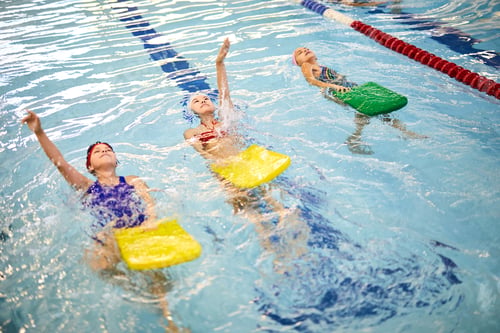 Preview: Swimming class in pool