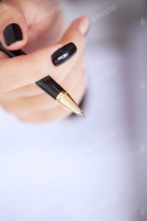 Preview: Hands of business woman signing the contract document