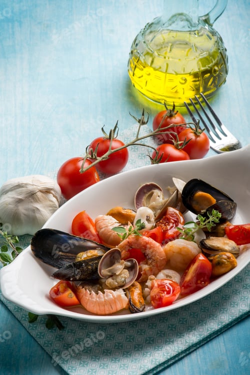 Preview: seasalad with fresh tomatoes