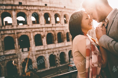 Preview: Loving couple in front of the Colosseum in Rome