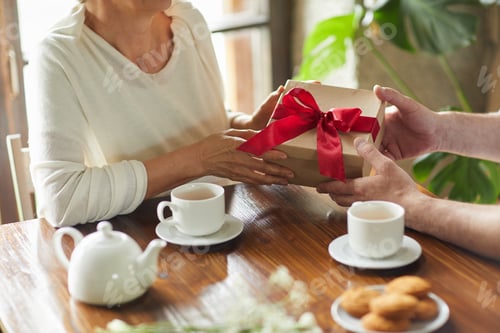 Preview: Making surprise in cafe