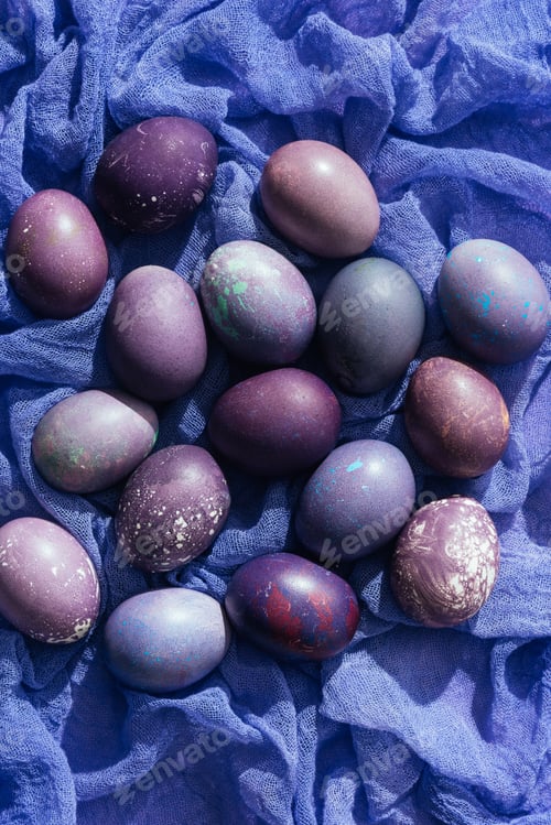 Preview: close up view of easter eggs on gauze, on purple
