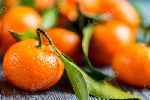 Preview: Mandarine orange or tangerine on wooden board