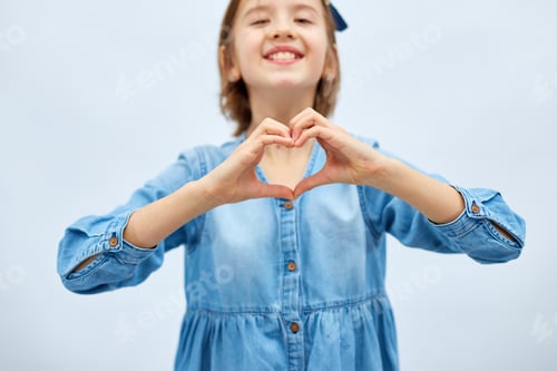 Preview: Smiling Girl Makes Heart Shape With Her Hands