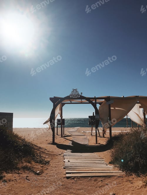 Preview: Beside the seaside