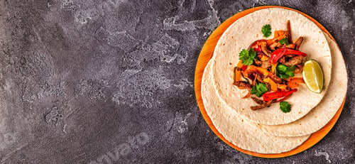 Preview: FAJITAS with colored pepper and onions, served with tortillas.