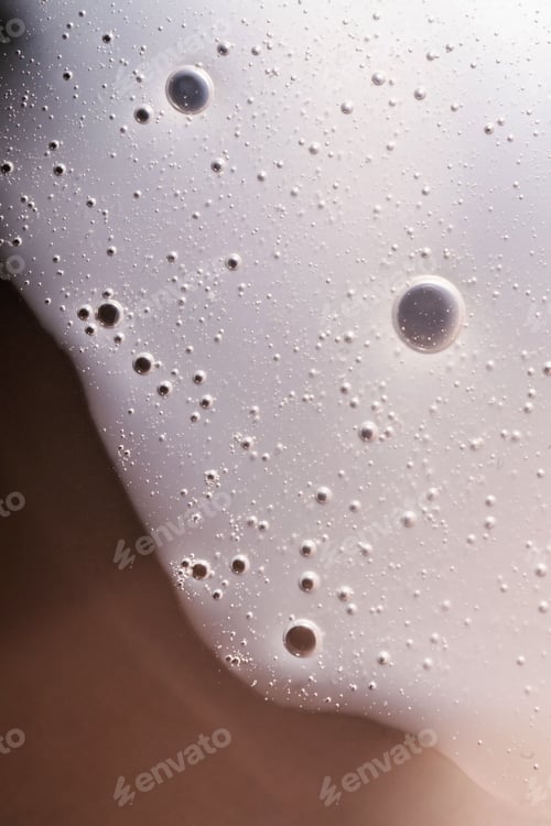 Preview: The texture of the shampoo running down the glass
