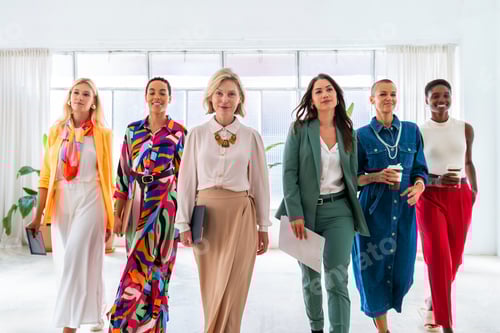 Preview: Group of businesswomen meeting in the office