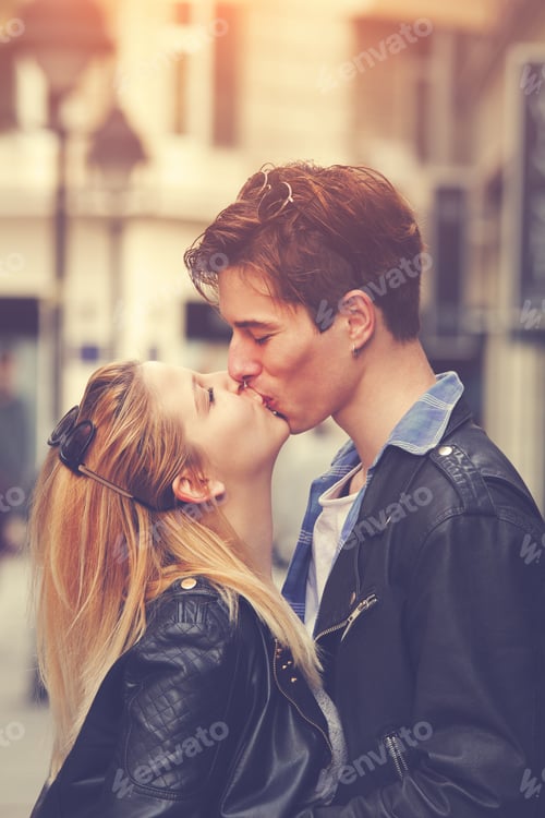 Preview: Urban Couple Outdoors.